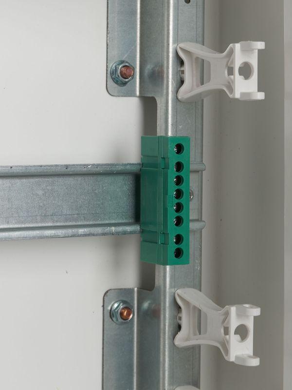 Шина PE "земля" в корп. изол. на DIN-рейку ШНИ-6х9-8-К-З зел. IEK YNN10-69-8KD-K06