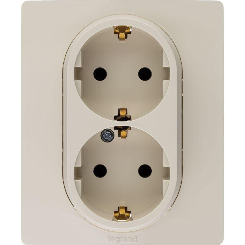 Розетка 2-м СП Etika 16А IP20 250В 2P+E с заземл. немецк. стандарт винт. клеммы в сборе сл. кость IEK 672323