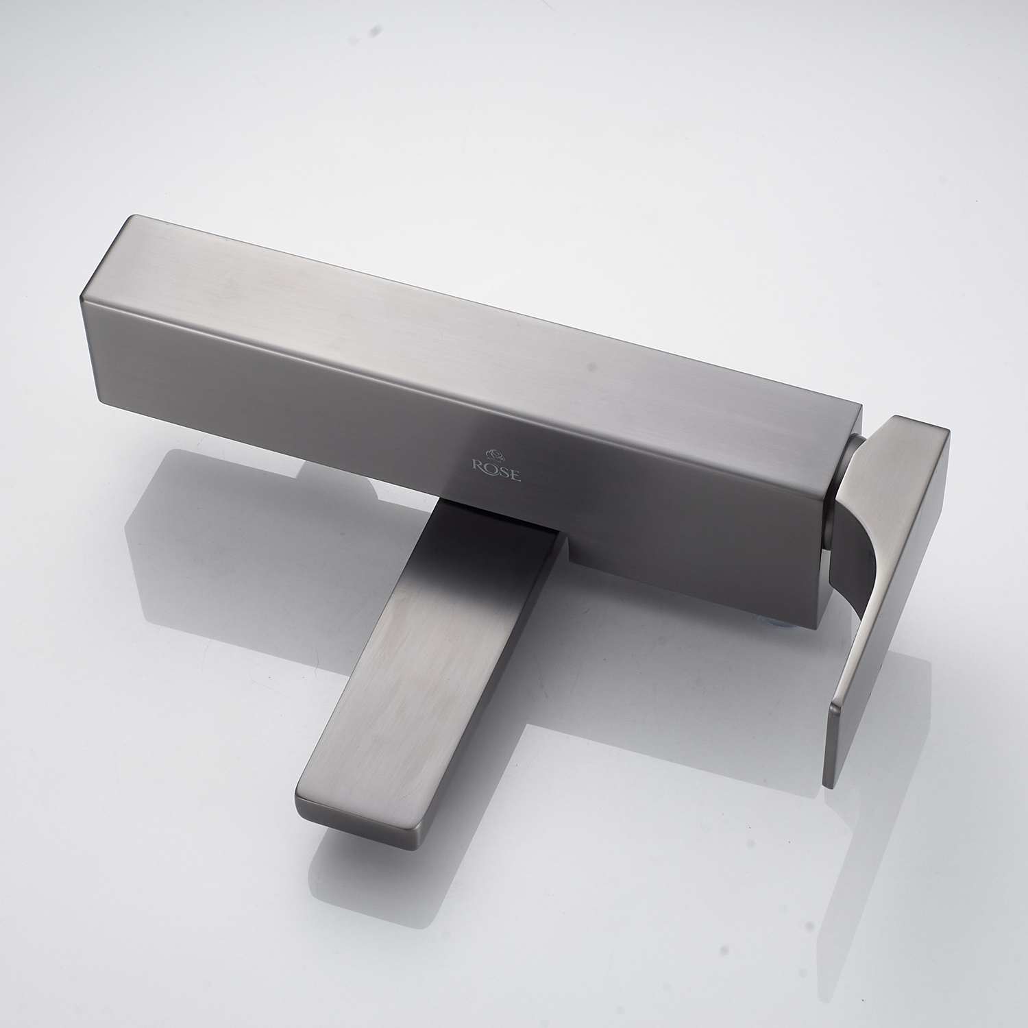 Смеситель для ванны Rose R1002T, оружейная сталь