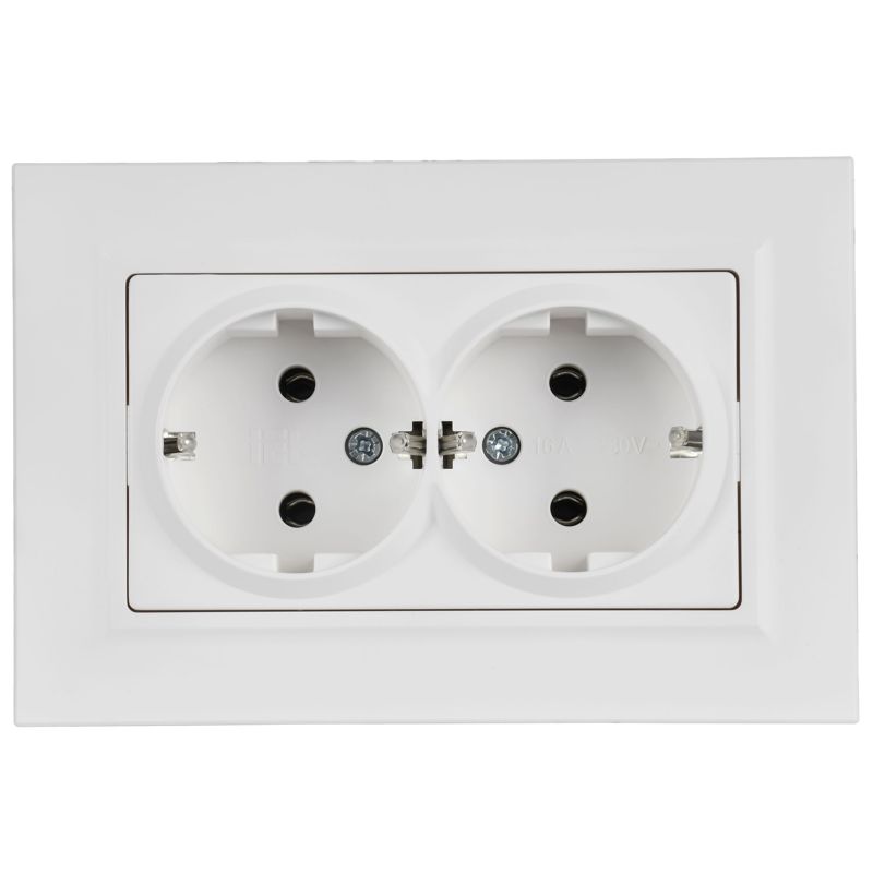 Розетка 2-м СП BRITE РСПл12-3-БрАБ 16А в сборе с заземл. без защ. шторок плоская арктич. бел. IEK BR-R27-16-K91-F