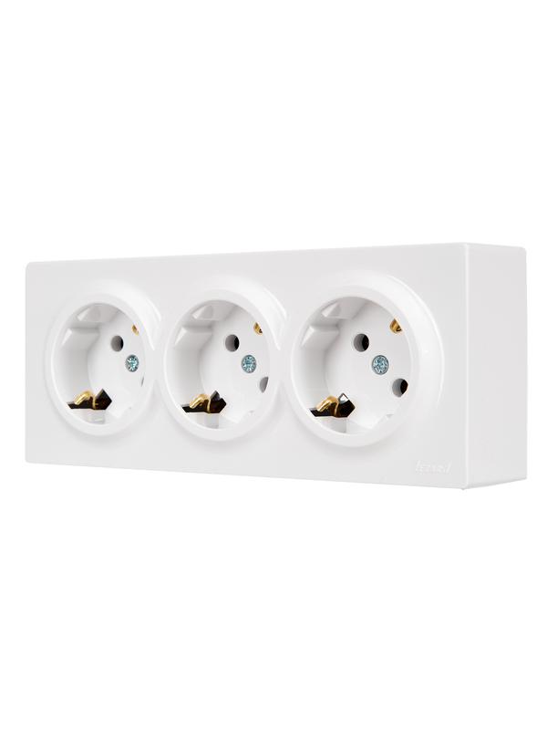 Розетка 3-м ОП LETO с заземл. закрытый корпус ПБТ бел. LEZARD 752-0200-127BUP