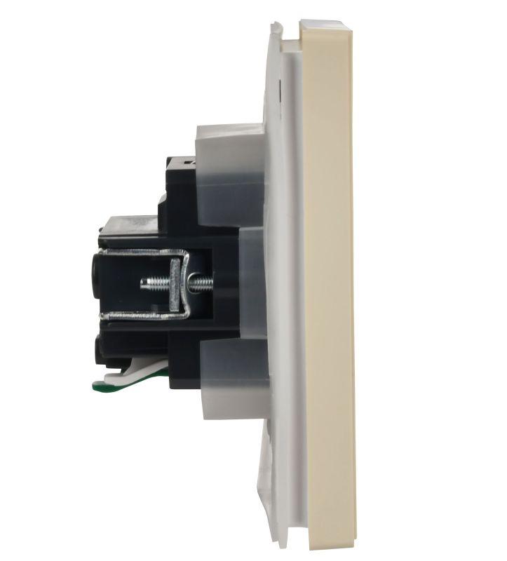 Розетка СП FORTE&PIANO16А IP44 FP419 с заземл. защ. шторки с крышкой безвинт. крепл. ваниль IEK FP-R16-16-1-44-K10