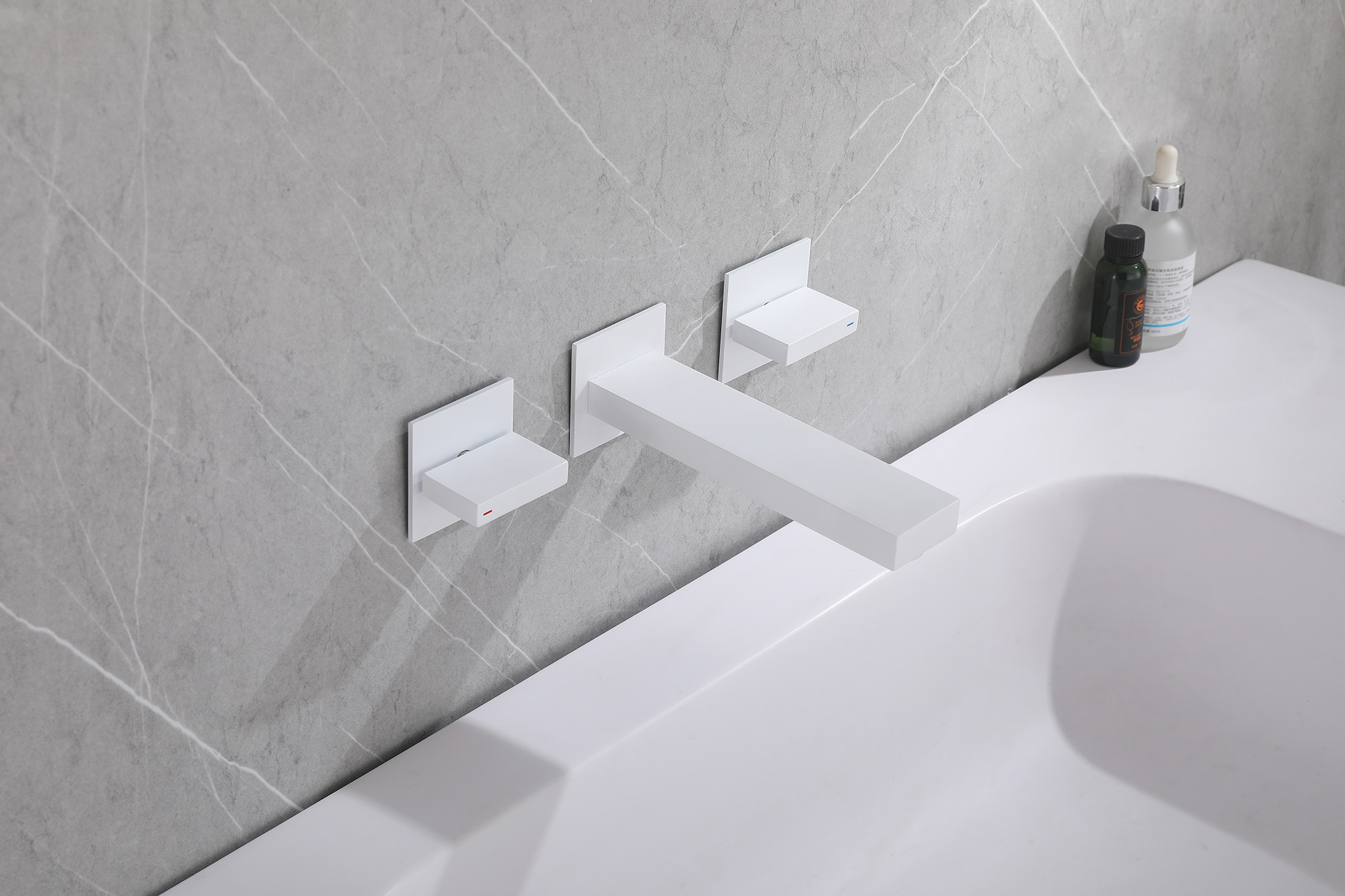 Смеситель ABBER Daheim AF82122W для раковины скрытого монтажа, белый матовый