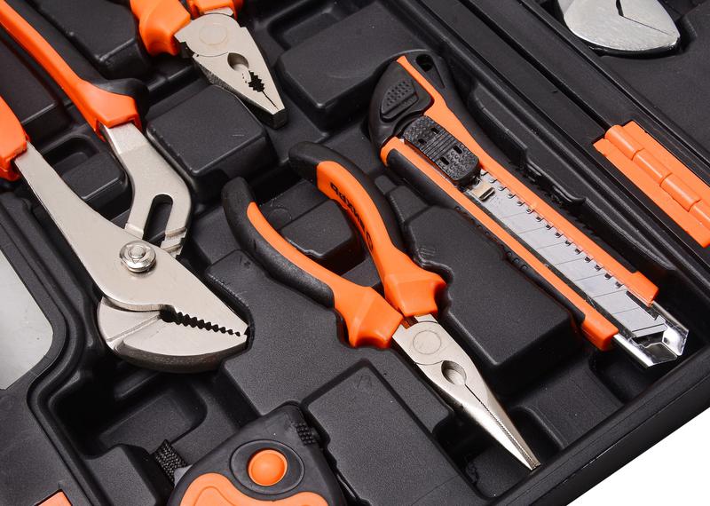 Набор инструмента бытовой в кейсе 23 предмета Вихрь 73/6/7/10