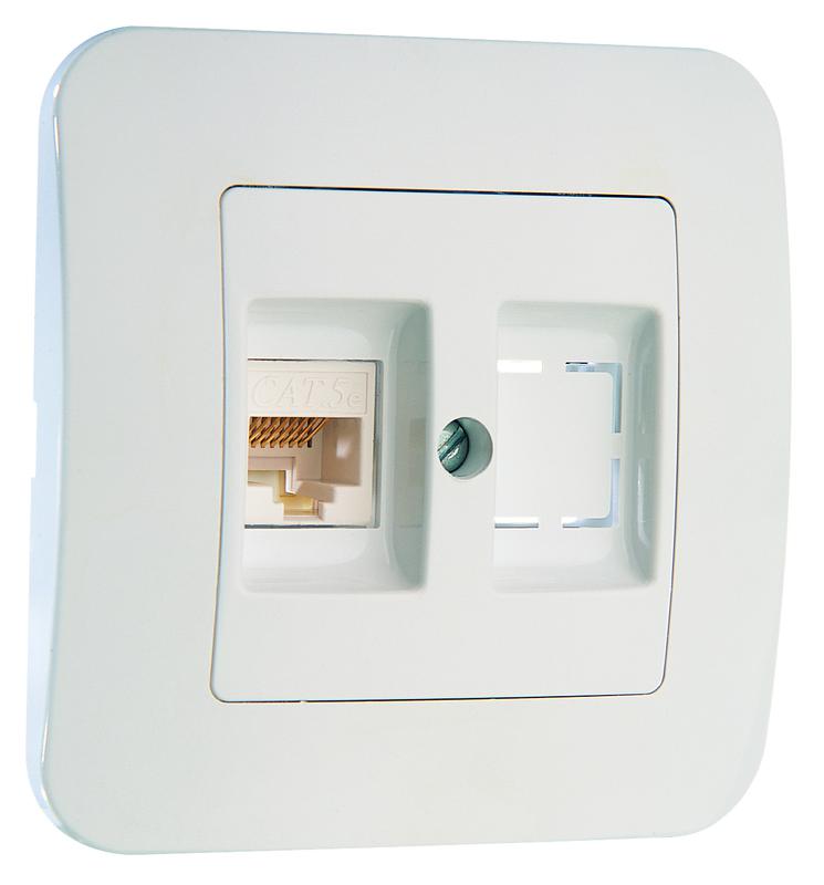 Розетка компьютерная кат.5E+гнездо Makel 55035