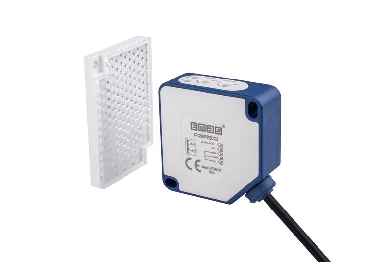 Датчик фотоэлектрический (релейный выход) кабель 2мх4 (расст. сраб. 7м светоотражение max 20мс) 24-240В AC/DC IP65 EMAS SPQ50RP2CC2