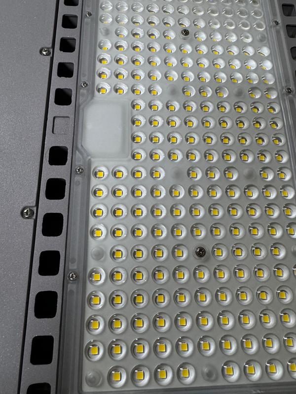 Прожектор светодиодный 200Вт 5000К IP67 28000лм 85-265В 440х325х55мм промышлен. с регулир. драйвером KRASO FR-200