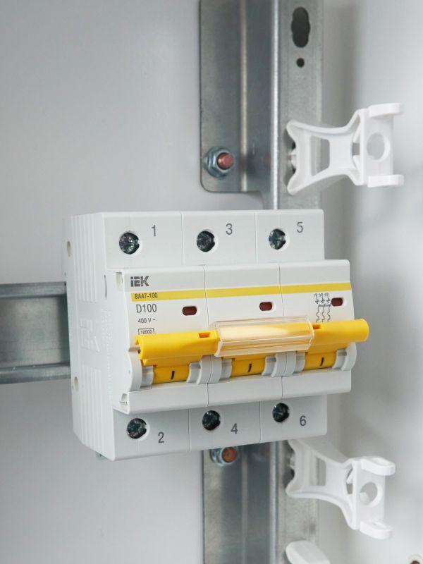 Выключатель автоматический модульный 3п D 100А 10кА ВА47-100 KARAT IEK MVA40-3-100-D