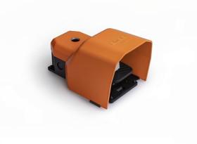 Педаль одиночная 2x(1НО+1НЗ) с защитным кожухом (алюм.) оранж. цвета основание для рукояти (250В AC 4А) IP65 EMAS PDKA11GX10T