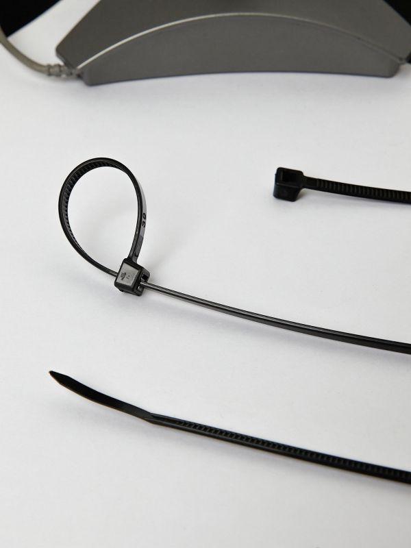 Хомут кабельный 4.8х300 нейл. черн. (уп.100шт) IEK UHH32-D048-300-100