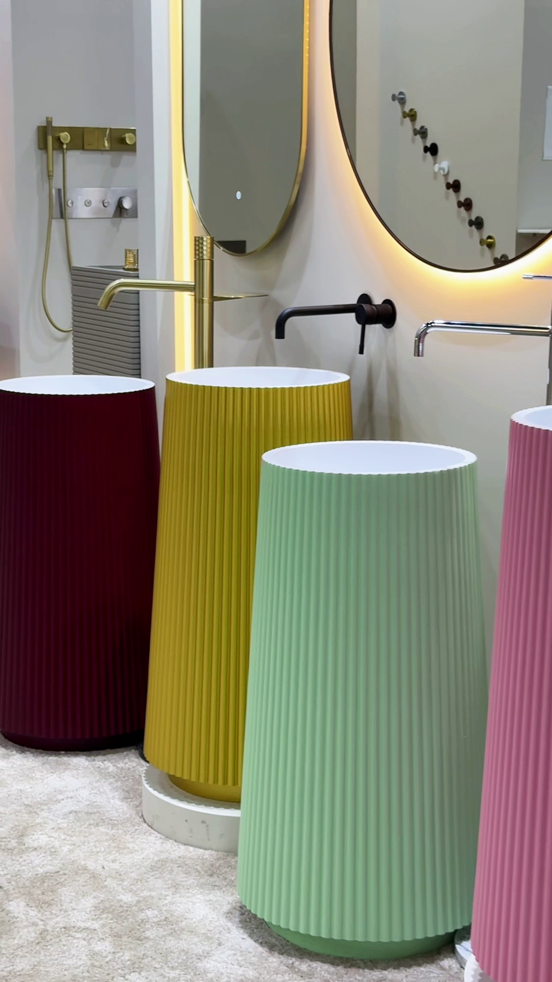 Раковина напольная рифленая Corian 480*480*850 LIGHT PINK (роза)