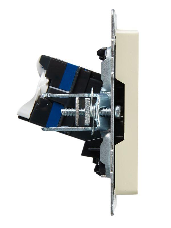 Розетка компьютерная СП RJ45 кат.6 BRITE РК11-БрКр механизм беж. IEK BR-K10-2-K10