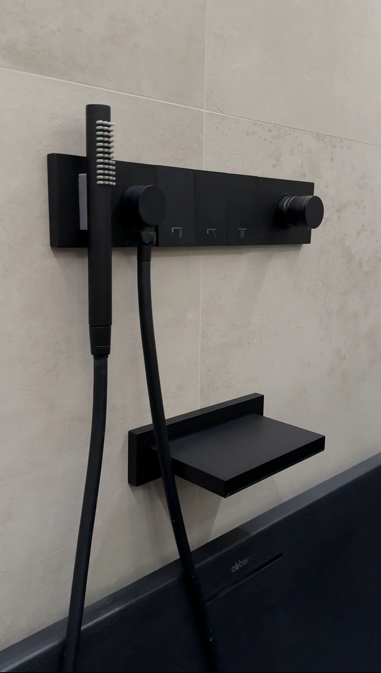 Встроенная душевая система  ZODIAC с термостатом, трехпозиционная SHINE GUN METAL