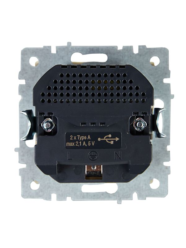 Розетка BRITE РЮш10-1-БрКр 16А с USB A+A 2.1А с заземл. защ. шторки механизм беж. IEK BR-R14-16-U21-D21-K10