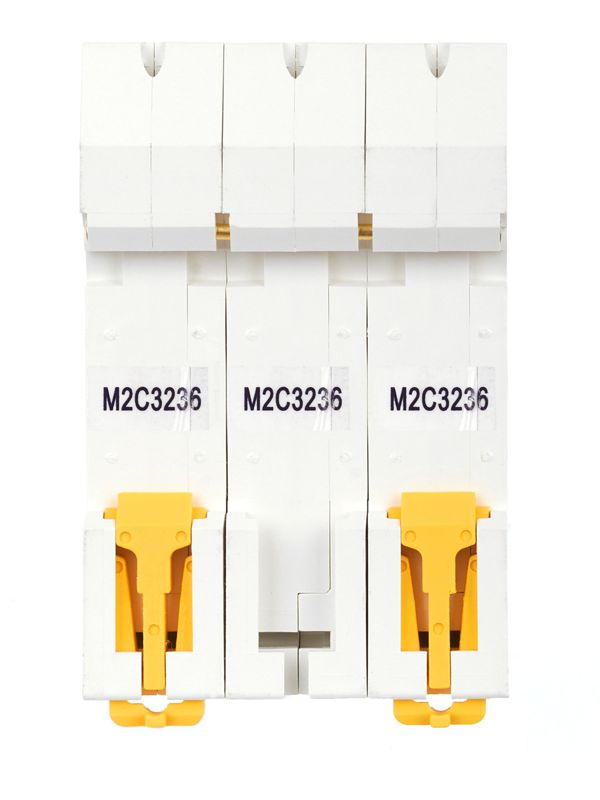 Выключатель автоматический модульный 3п C 32А M06N ARMAT IEK AR-M06N-3-C032