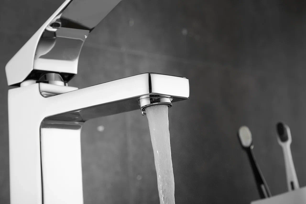 Смеситель для раковины Rose R10 R1001-1, хром