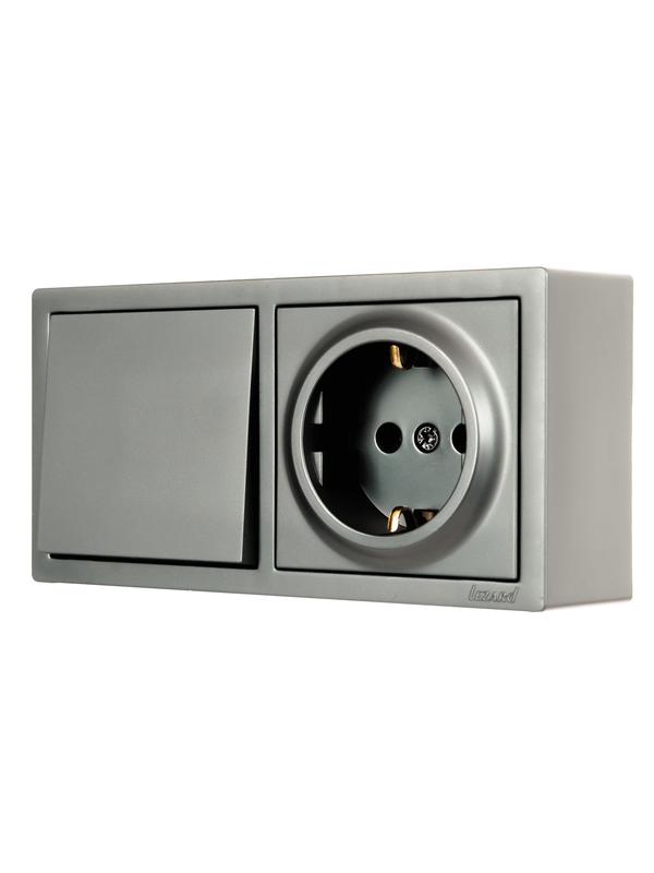 Блок ОП LETO (1-кл. выключатель + 1-м розетка с заземл.) горизонт. платина LEZARD 752-3500-170BAP