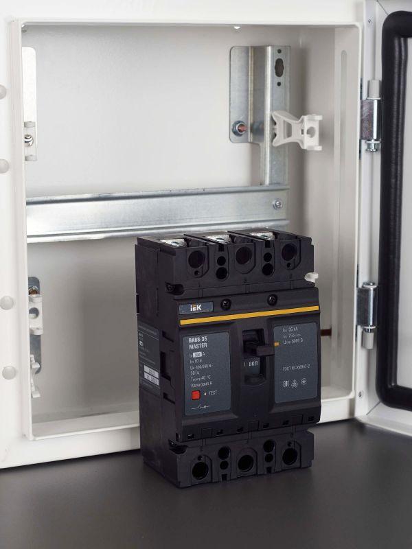 Выключатель автоматический 3п 250А 35кА ВА88-35 MASTER IEK SVA30-3-0250-02