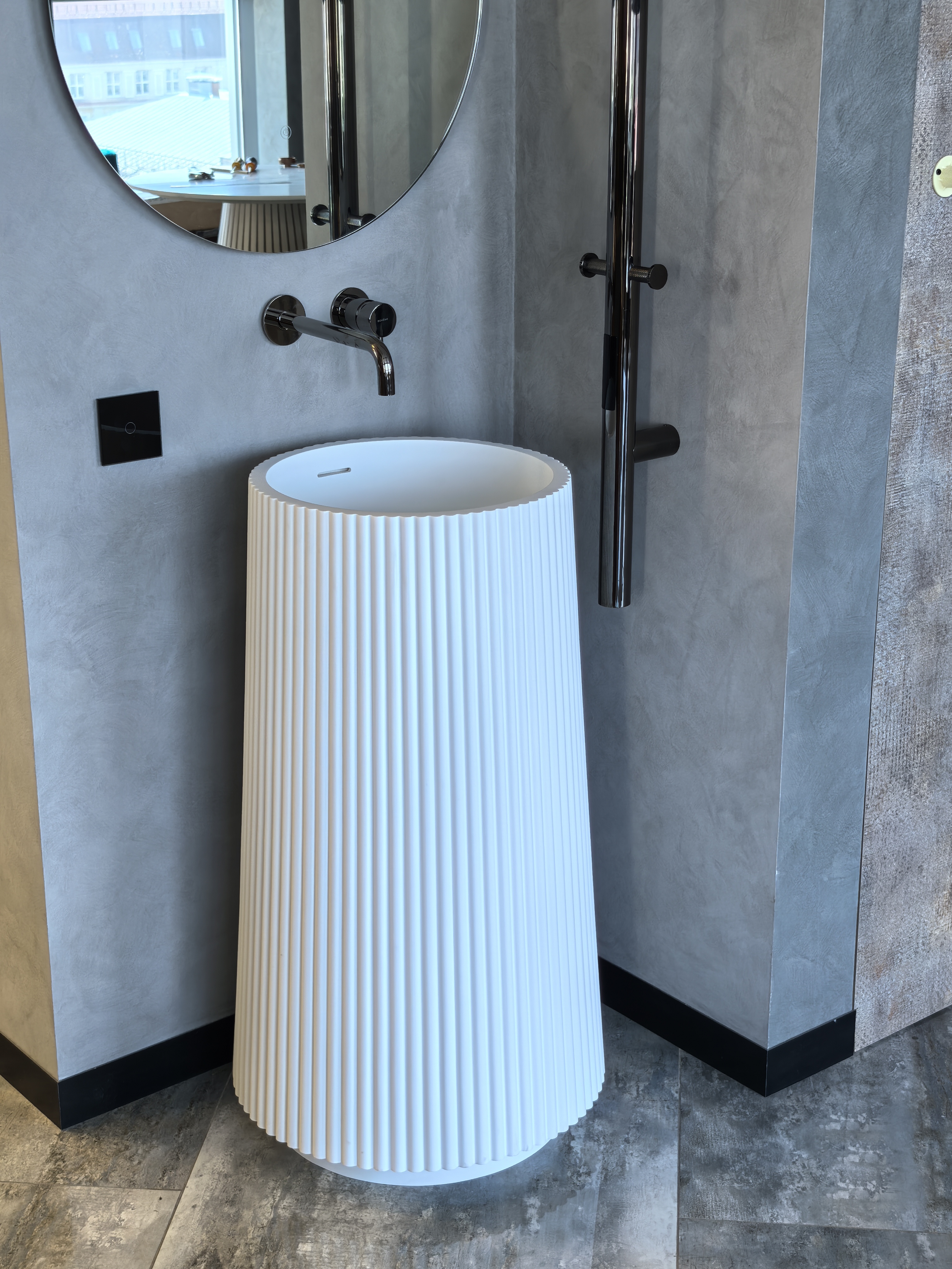 Раковина напольная рифленая Corian 480*480*850 LIGHT PINK (роза)