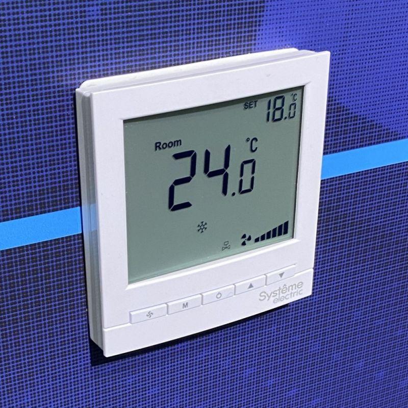 Термостат комнатный цифровой для 2тр 3ск FCU и 2-х поз. клап. 4DO ~220В BS бел. SE RTF2L