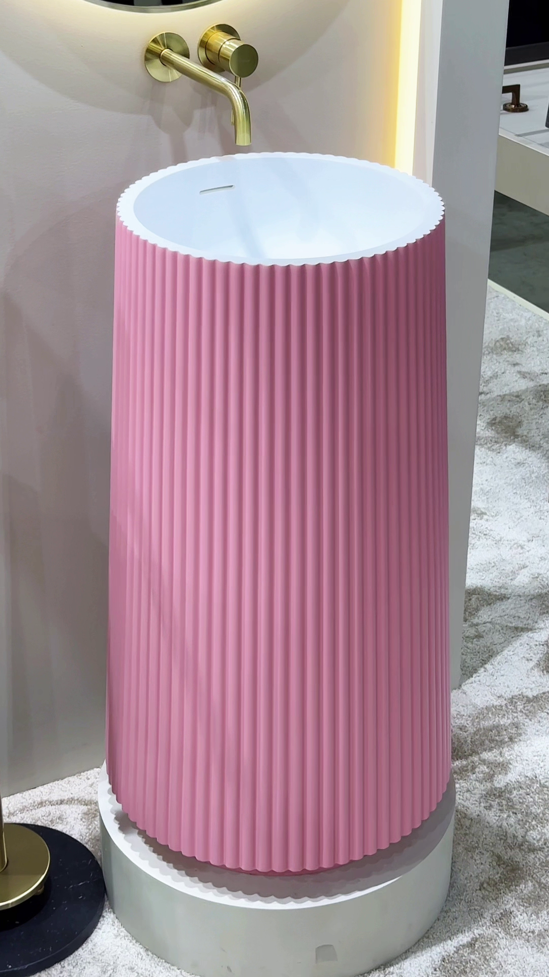 Раковина напольная рифленая Corian 480*480*850 LIGHT PINK (роза)