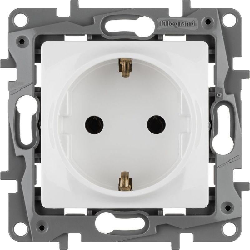 Розетка 1-м СП Etika 16А IP20 250В 2P+E с заземл. немецк. стандарт винтов. клеммы механизм бел. IEK 672221