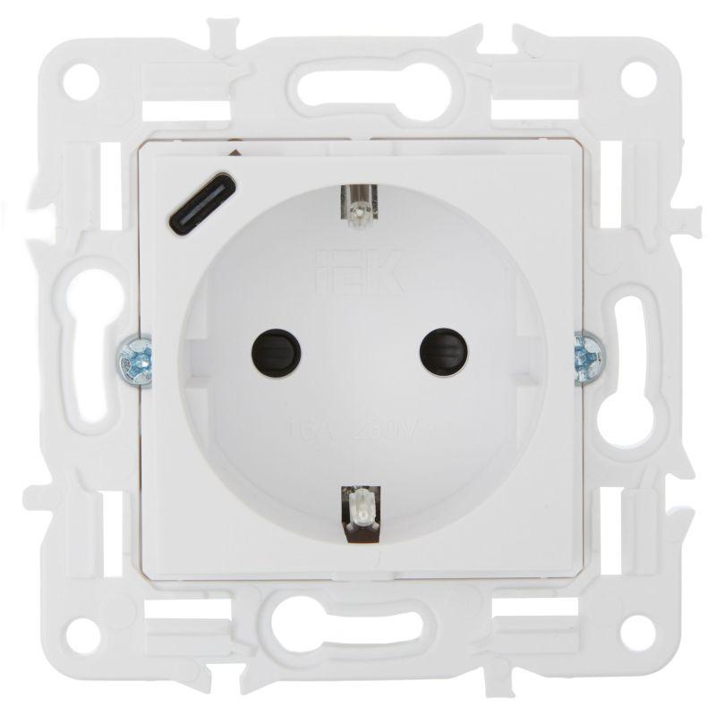 Розетка SKANDY 18Вт 16А с заземл. защ. шторки с USB C SK-R17W арктич. бел. IEK SK-R14-16-U14-018-K01