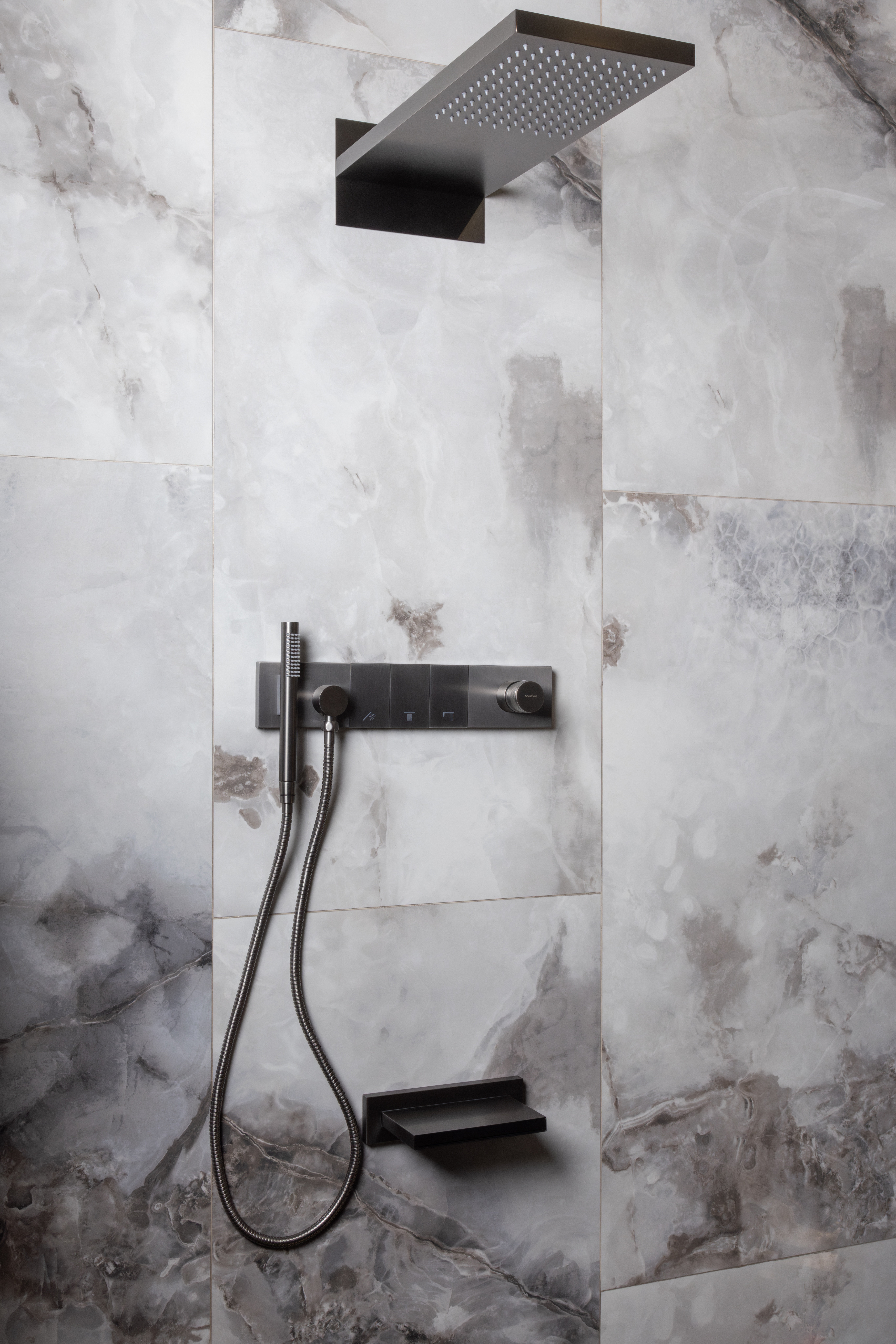 Встроенная душевая система  ZODIAC с термостатом, трехпозиционная Black