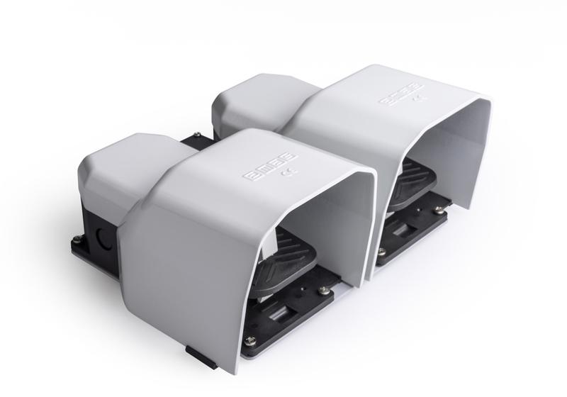 Педаль двойная (1НО+1НЗ) + (1НО+1НЗ) с фиксацией с защитным кожухом (алюм.) сероого цвета основание для рукояти (250В AC 4А) IP65 EMAS PDKA22BB11G