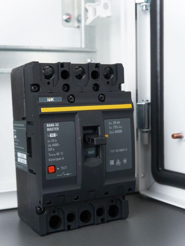 Выключатель автоматический 3п 63А 25кА ВА88-32 MASTER IEK SVA10-3-0063-02