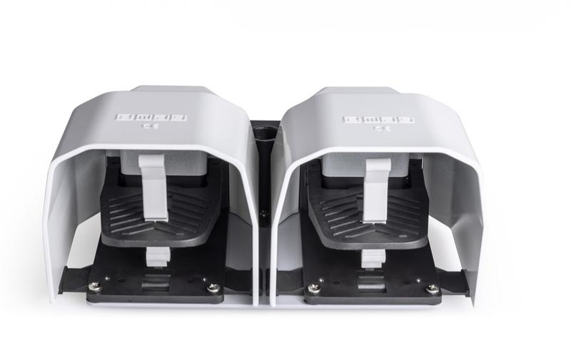 Педаль двойная (1НО+1НЗ) + (1НО+1НЗ) с фиксацией с защитным кожухом (алюм.) сероого цвета основание для рукояти (250В AC 4А) IP65 EMAS PDKA22BB11G