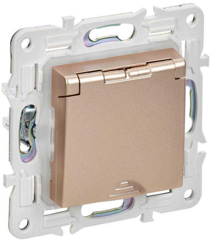 Розетка 1-м SKANDY 16А IP44 с заземл. защ. шторки с крышкой SK-R11Sa песочн. IEK SK-R16-16-44-K98