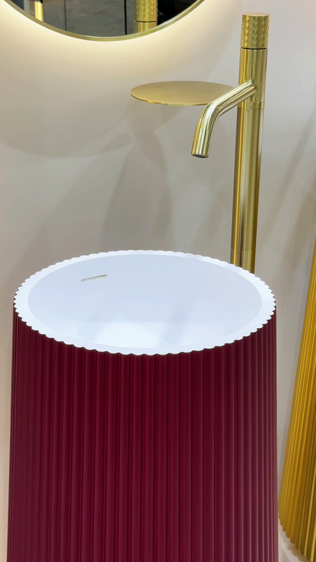 Раковина напольная рифленая Corian 480*480*850 LIGHT PINK (роза)