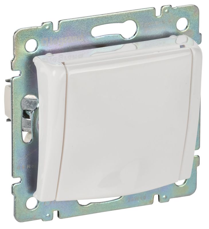 Розетка 1-м СП Valena 16А IP21 2P+E с заземл. защ. шторки с крышкой винты механизм бел. IEK 774422
