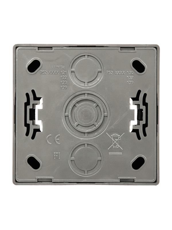 Розетка 1-м ОП LETO с заземл. с крышкой LETO ПБТ платина LEZARD 752-3500-123B