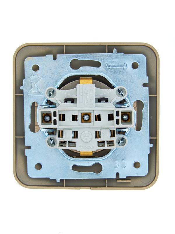 Розетка 1-м СП ASTI 16А IP20 с заземл. с крышкой термопласт в сборе золото. LEZARD 7081-3636-123В