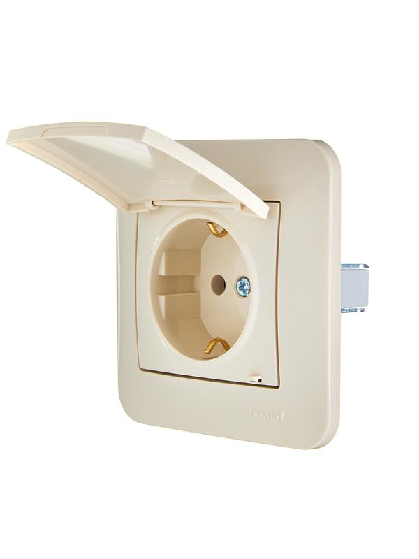Розетка 1-м СП ASTI 16А IP20 с заземл. с крышкой термопласт в сборе крем. LEZARD 7081-0303-123В