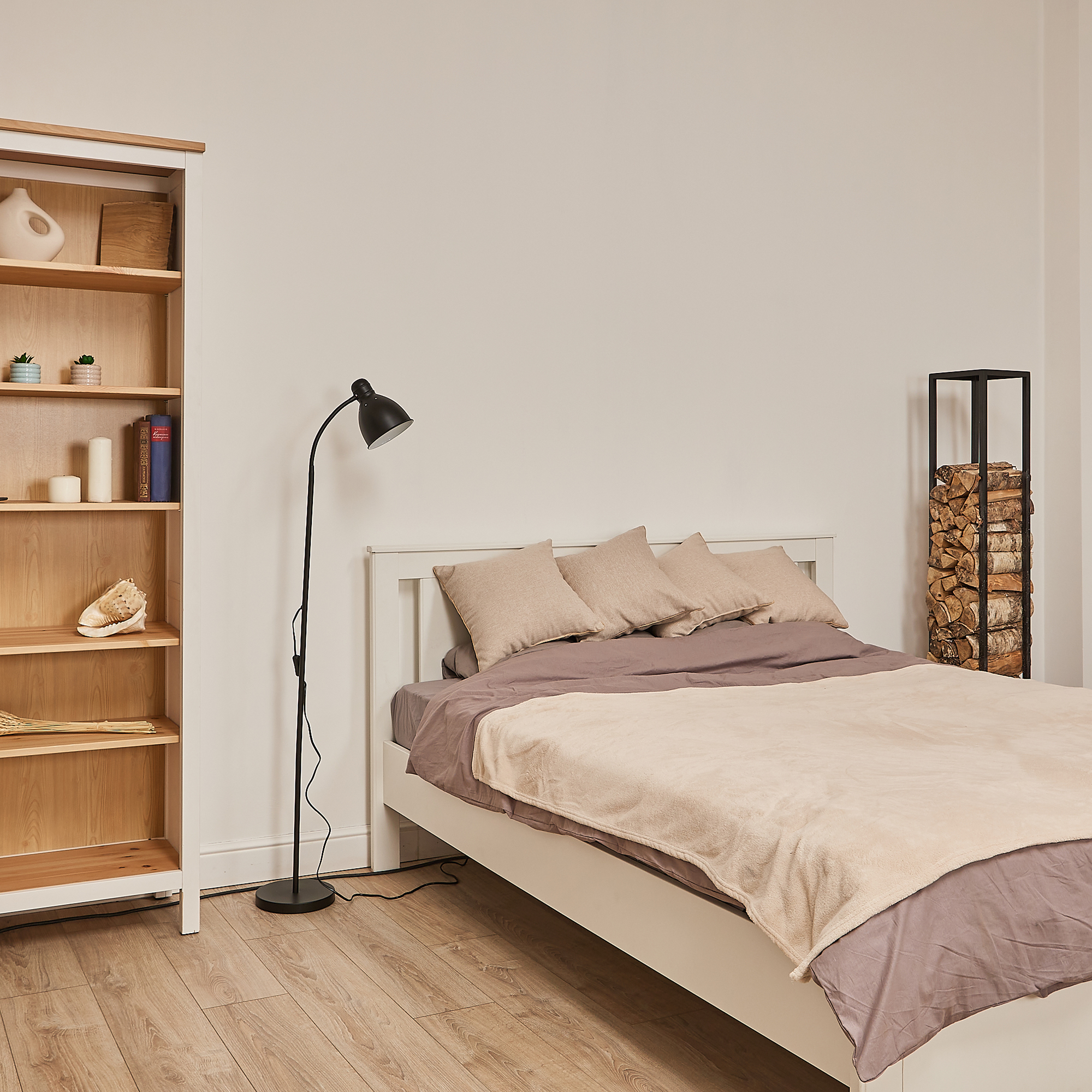 Торшер UML-T701 E27 BLACK напольный под лампу Е27 60W с регулировкой наклона Механический выключатель черный