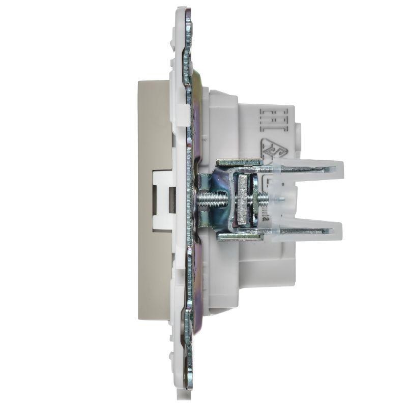 Розетка SKANDY 10А без заземл. защ. шторки SK-R01B беж. IEK SK-R13-10-K10