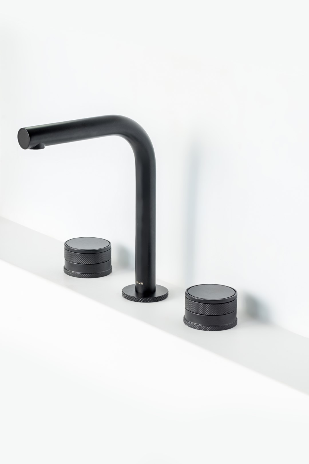 Смеситель на столешницу PRESTIGE на 3 отв. BLACK