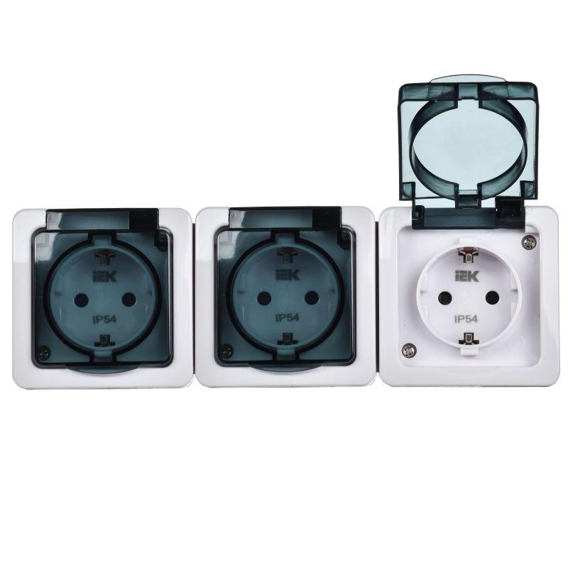 Розетка 3-м ОП Гермес Plus РСб23-3-ГПБд 16А IP54 с заземл. с дым. крышкой бел. IEK ERMP32-K03-16-54-EC