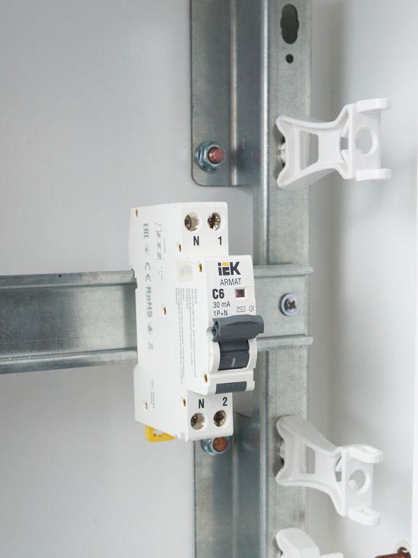 Выключатель автоматический дифференциального тока 2п (1P+N) C 6А 30мА тип AC АВДТ B06S 18мм ARMAT IEK AR-B06S-1N-C06C030