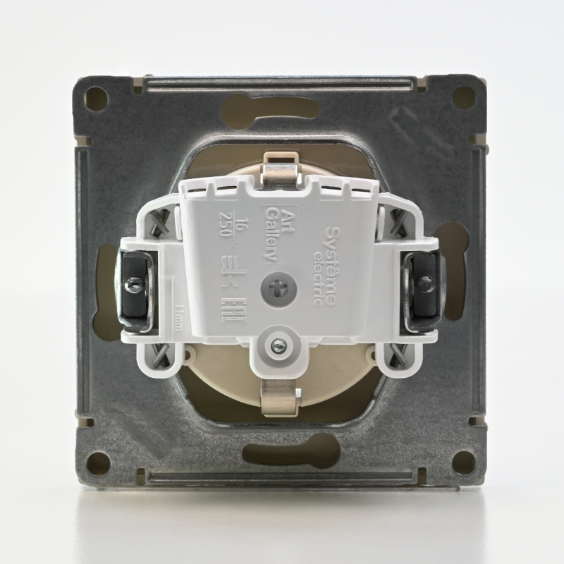 Розетка ArtGallery 16А с заземл. защ. шторки механизм шампань SE GAL000545