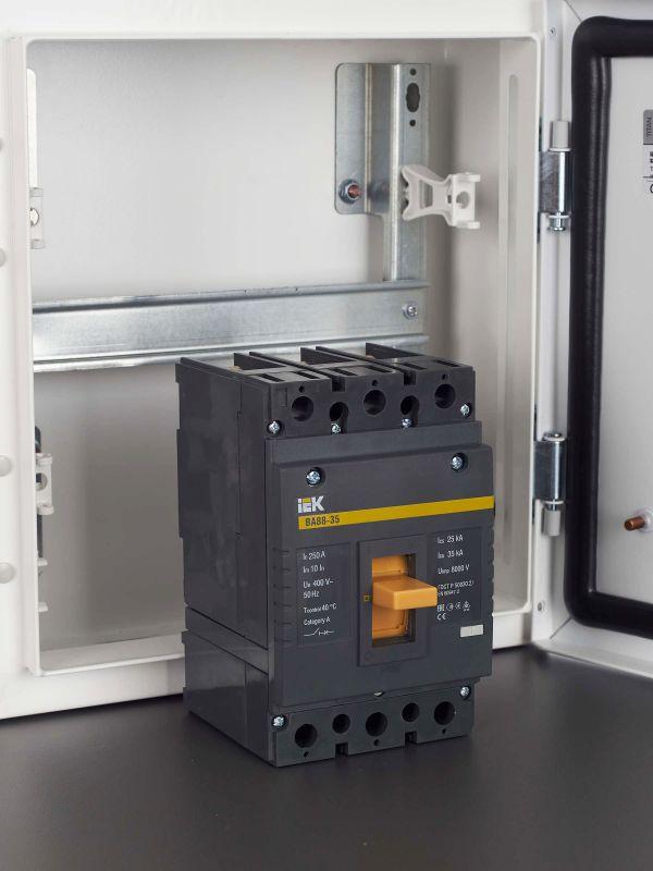 Выключатель автоматический 3п 250А 35кА ВА 88-35 KARAT IEK SVA30-3-0250