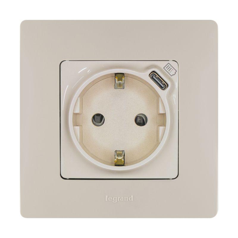 Розетка USB C Etika 16А 250В 1500мА 7.5Вт с заземл. защ. шторки безвинт. зажимы сл. кость IEK 672388