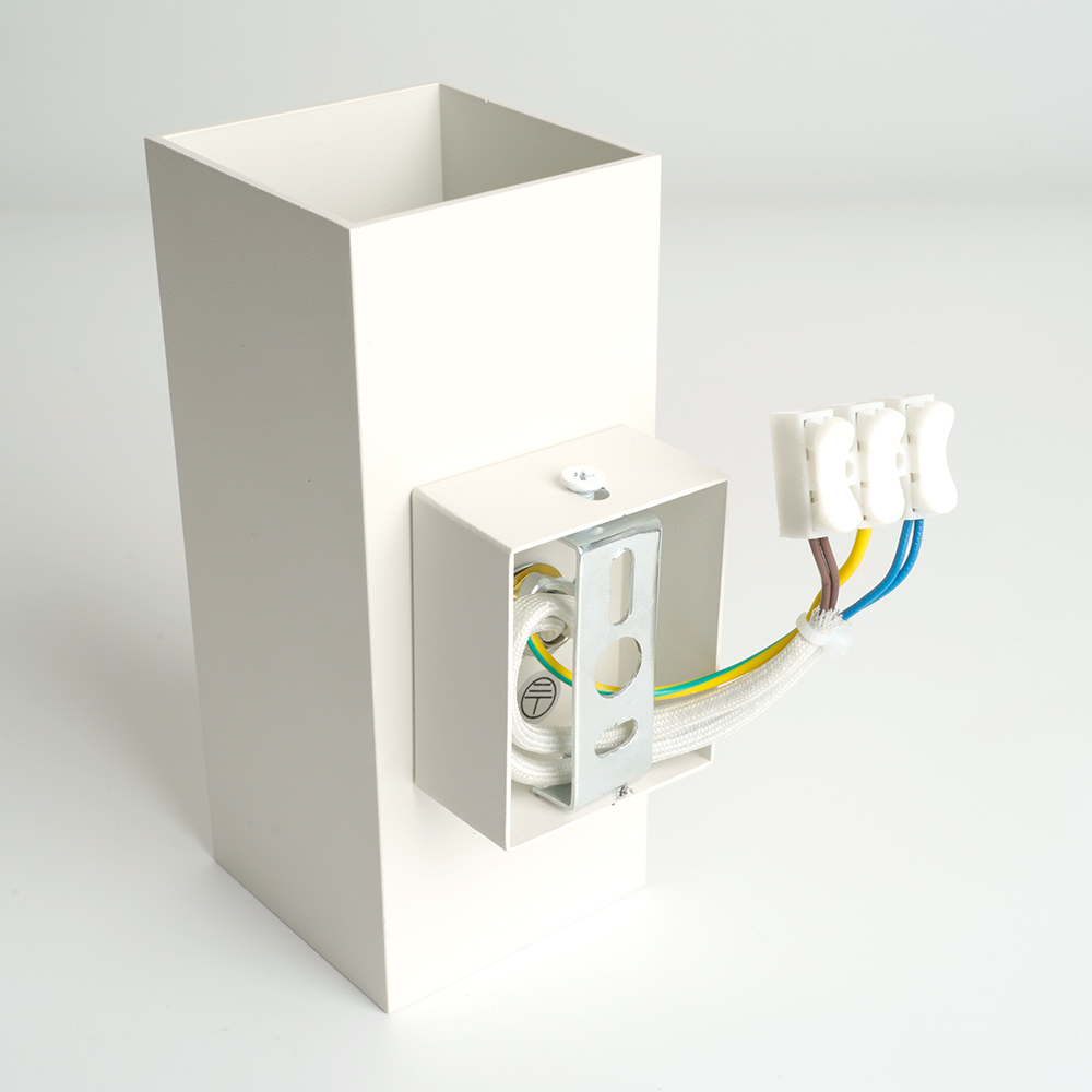 Светильник ДБО 2хGU10 вверх/вниз без ламп белый