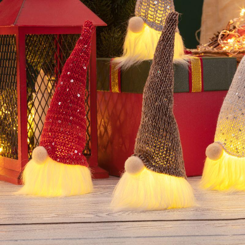 Набор из 4 гномиков в новогодних колпаках 20см тепл. бел. 3хLR1130 (в комплекте) Neon-Night 513-016