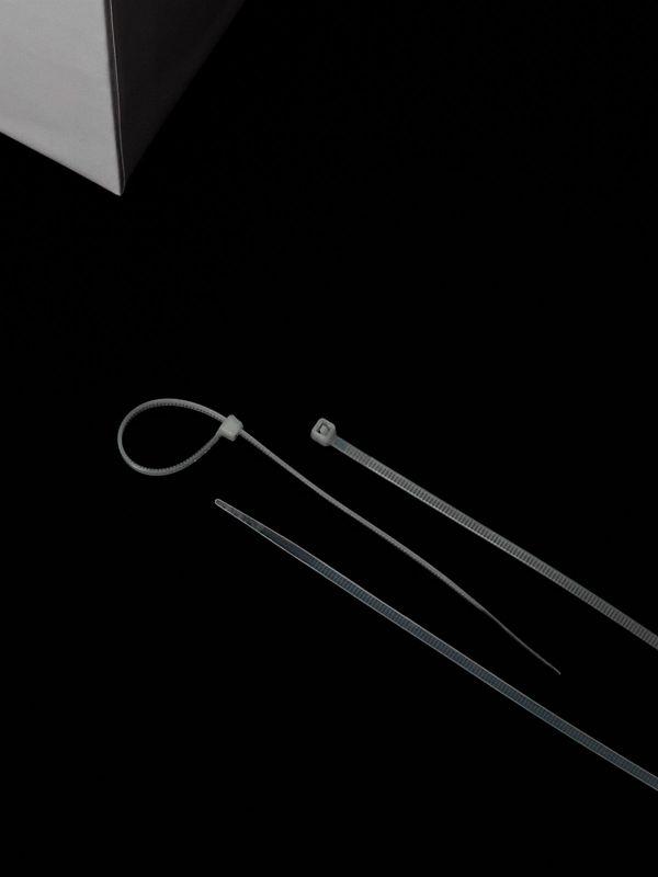 Хомут кабельный 2.5х150 нейл. бел. (уп.100шт) IEK UHH31-D025-150-100