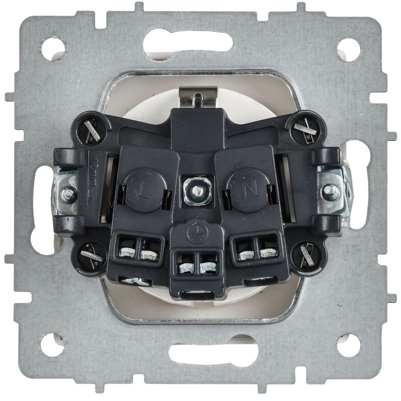 Розетка BRITE РС14-1-0-БрАБ 16А с заземл. защ. шторки механизм арктич. бел. IEK BR-R14-16-K91