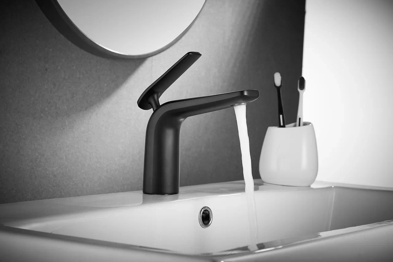 Смеситель для раковины Rose R39H R3901H, черный